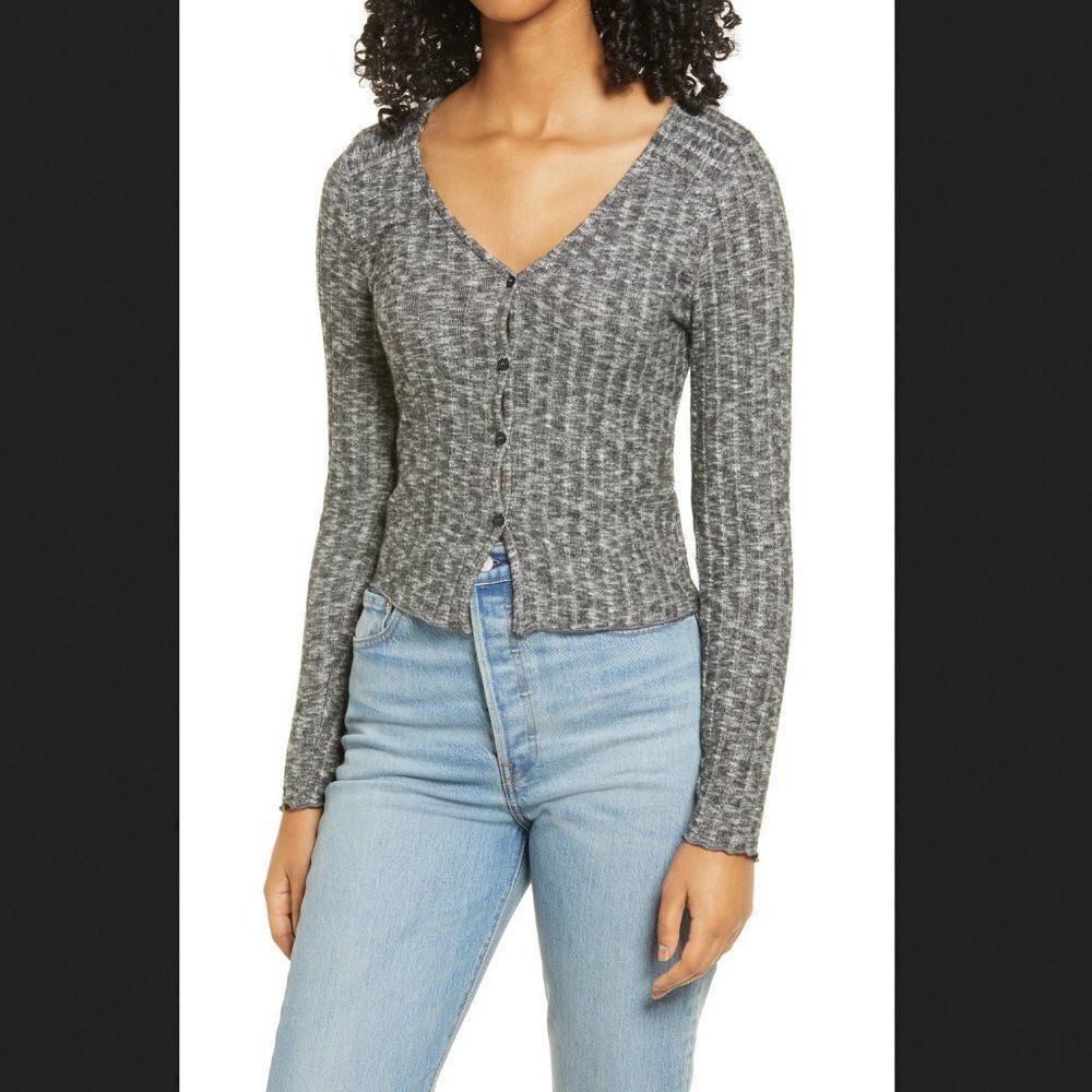 Socialite Grey V-Neck Button Down Top Size Large‎
